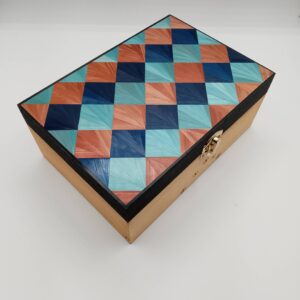 Boite en marqueterie de paille.