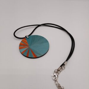 Collier en marqueterie de paille