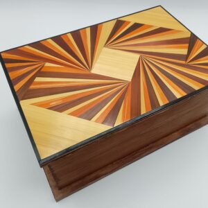 Boite de rangement en marqueterie de paille artisanale française.